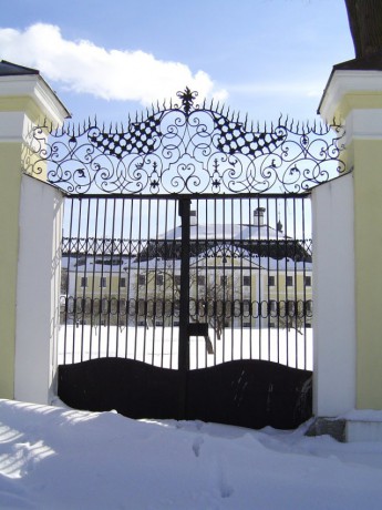 008 Zámek - severní brána, březen 2005